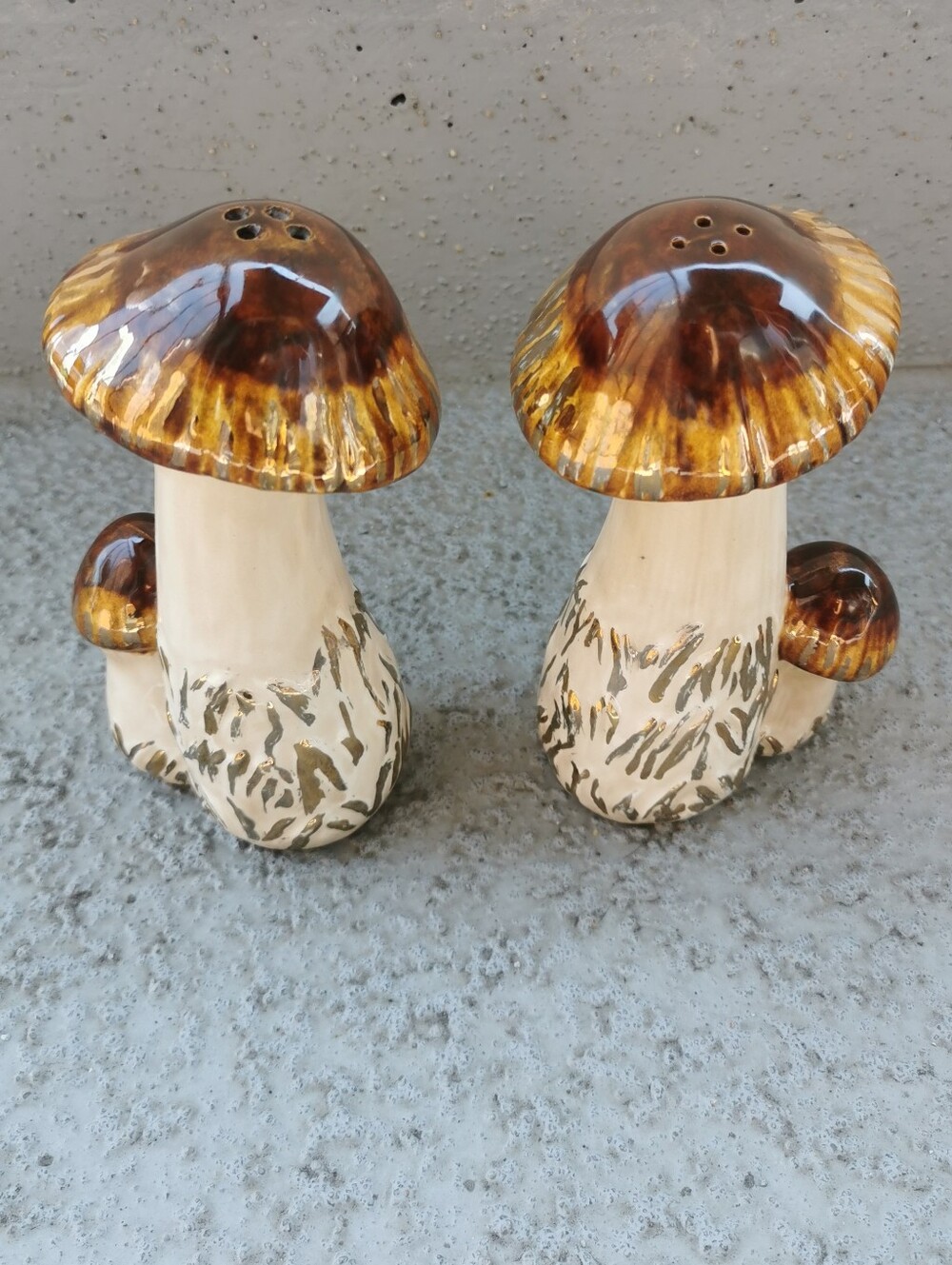 Vintage 1983 Studio Pottery Mushroom Salt & Pepper Shakers Hand Painted - Picture 5 of 13